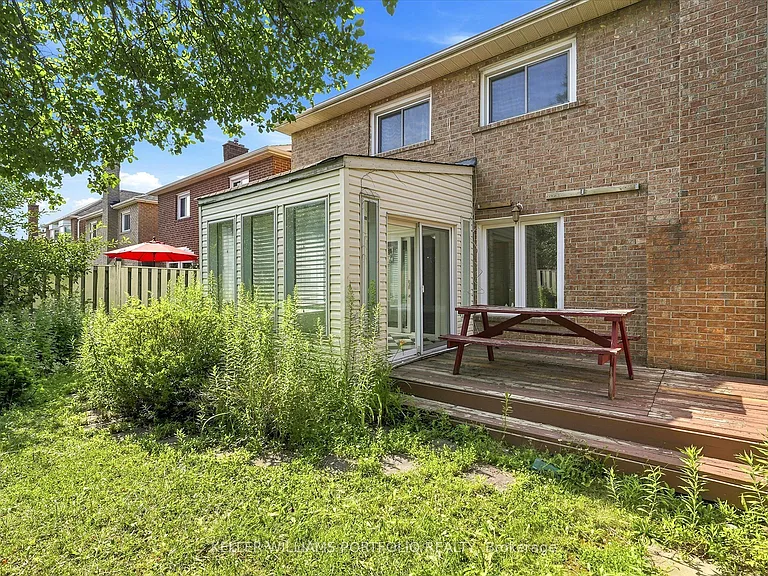 73 Jessica Gdns — Photo 47