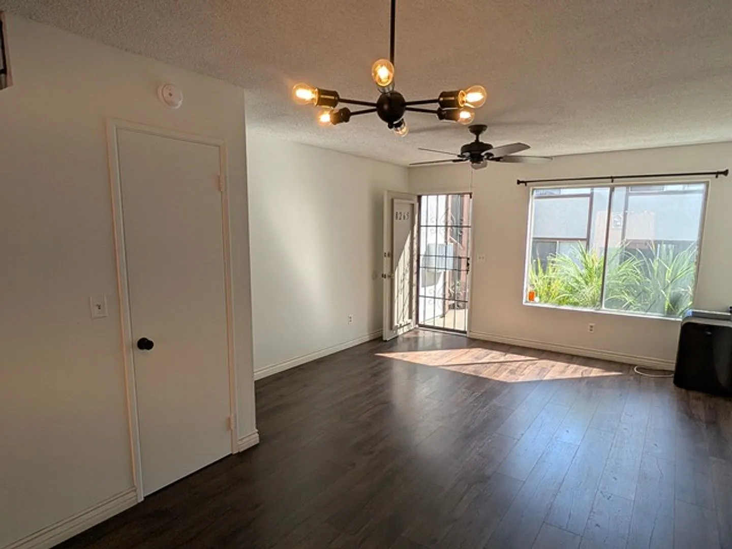Cozy and Bright 2-Story Condo in the Heart of San Carlos — Photo 2