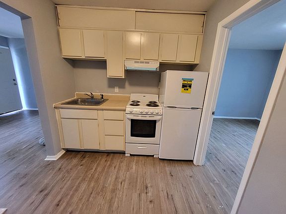 2nd image of 1802-1806 W William St #1806-8