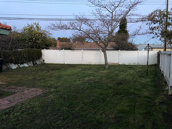 4th image of 3372 N Columbia Dr