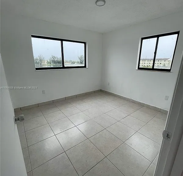 16923 NW 53rd Ave — Photo 2