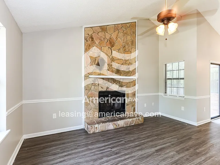 8230_002_living_room_3.jpg