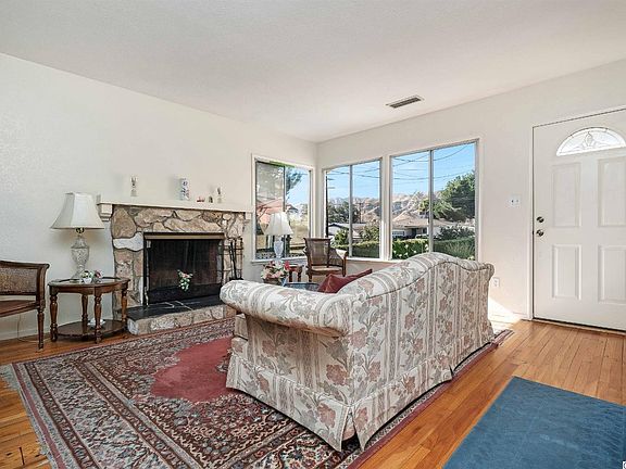 4th image of 8622 Wentworth St