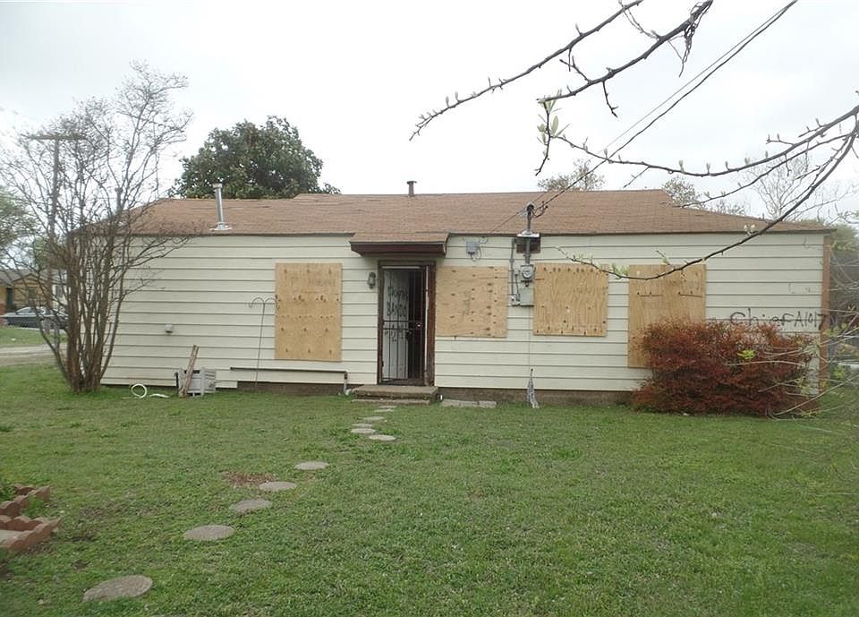 2nd image of 2746 Poinsettia Dr