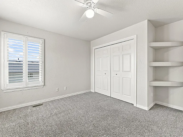 2425 Vanreen Dr — Photo 37