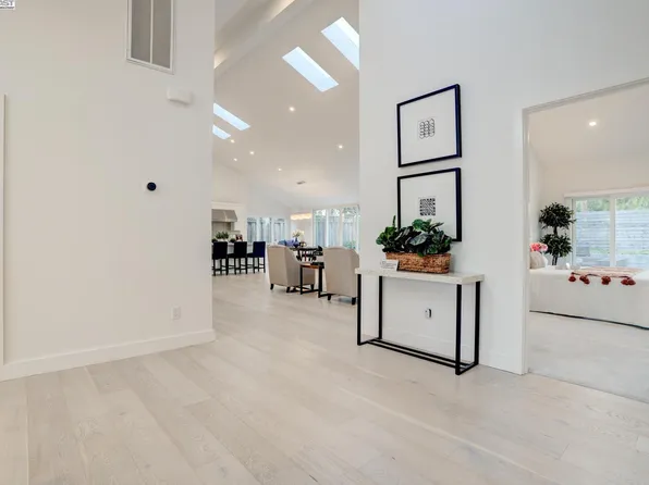 1844 Graham Ln, Santa Clara, CA 95050