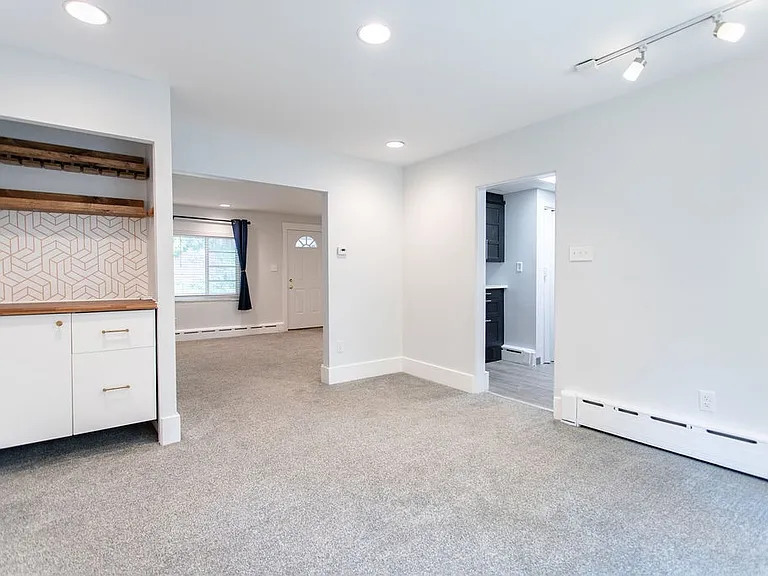 6331 Alderson St — Photo 10