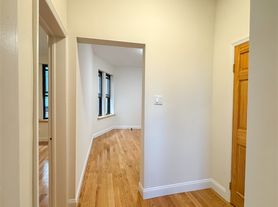 36-01 31st Ave, Astoria, NY