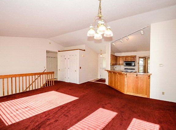 4th image of 3393 Creekside Dr