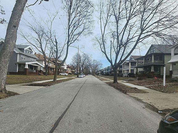 4th image of 11805 Cromwell Ave