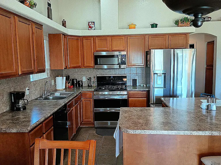 Fully furnished kitchen