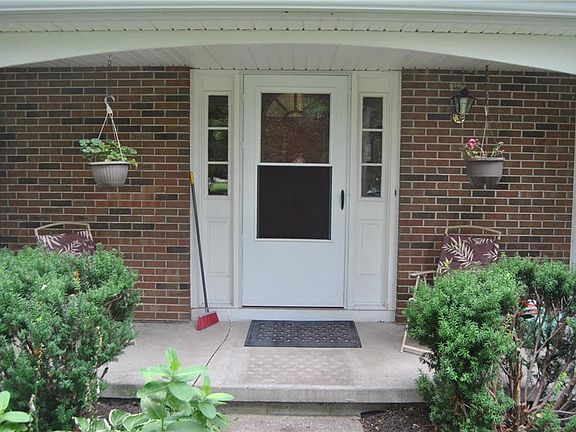 4th image of 202 Heather Ln