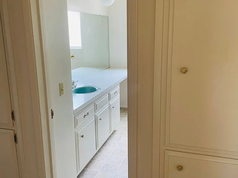469 Kern Ave — Photo 5