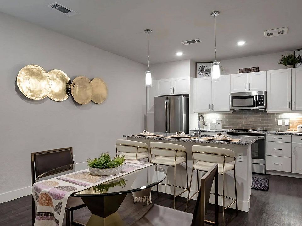 Granite Counter Island with Breakfast Bar
