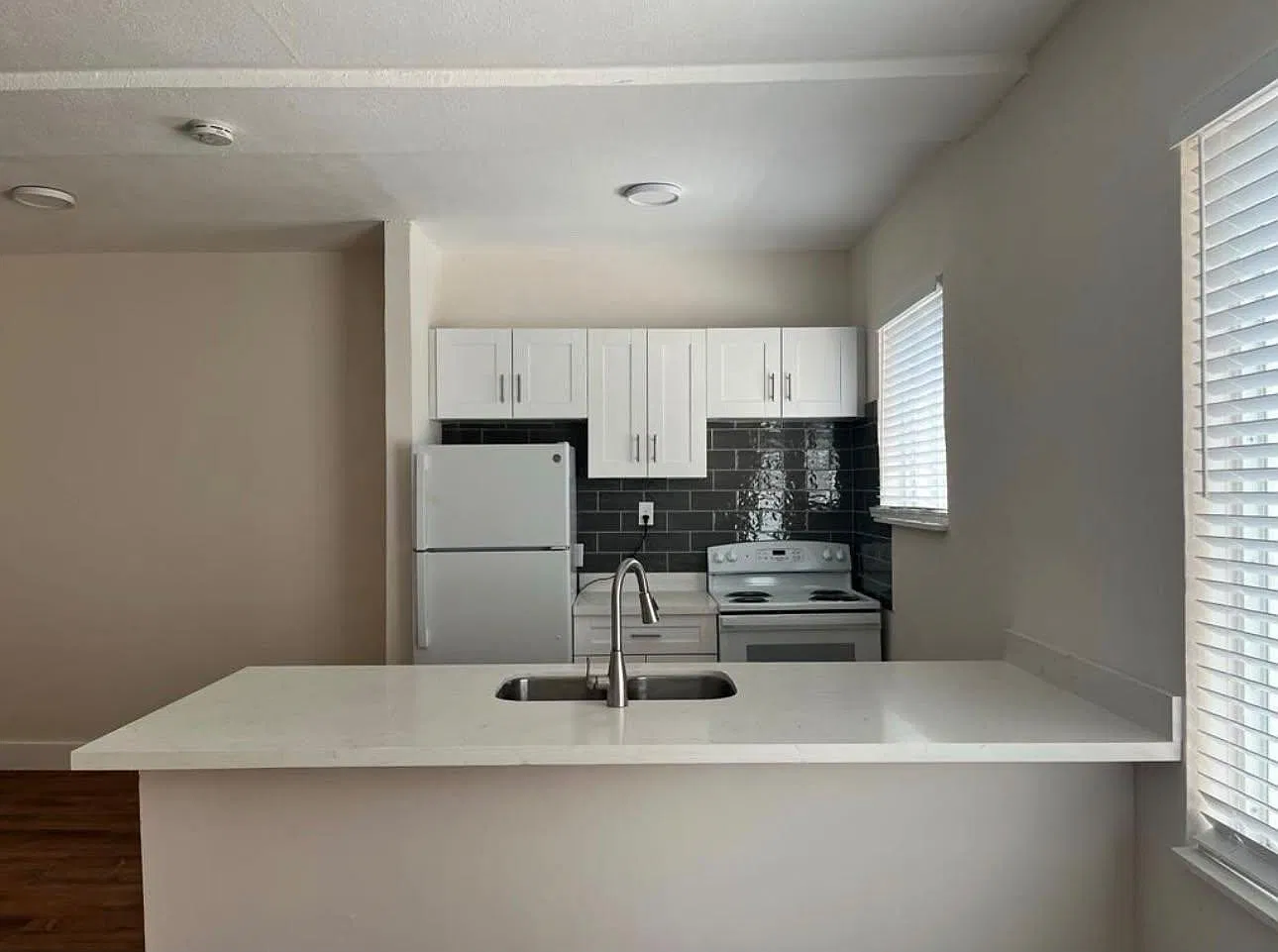1 bed, 574 sqft, $1,900 — Photo 3