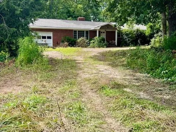 889 Mid Allen Rd, Hendersonville, NC 28792
