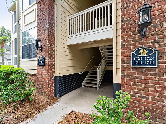 3rd image of 1600 Long Grove Dr Unit 1711