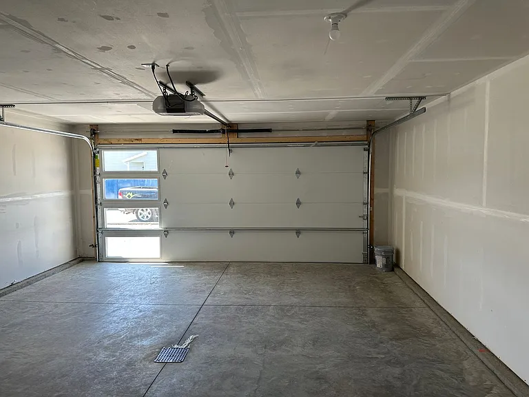 102 Marshall Loop — Photo 2