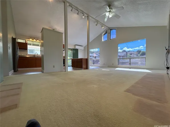 1628 Aupuni St, Honolulu, HI 96817