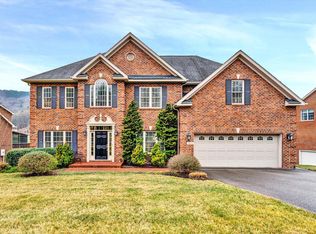 5016 Meadow Creek Dr, Roanoke, VA 24018