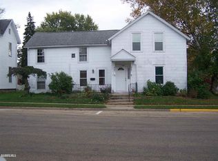 128 W Locust St, Lanark, IL 61046