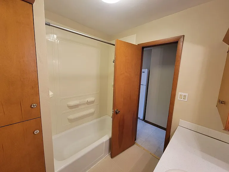 Crescent Drive 2105 — Photo 9