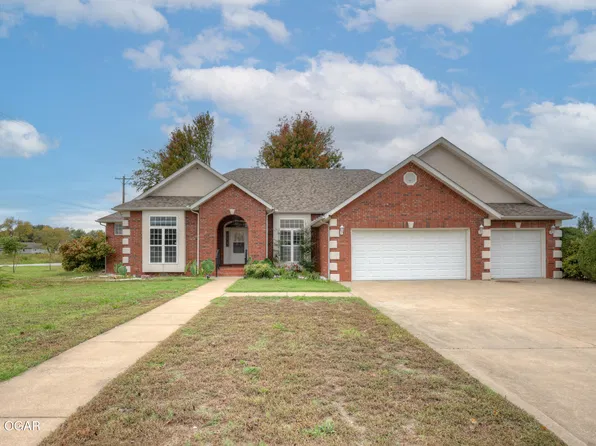 1624 Lakeview Dr, Webb City, MO 64870