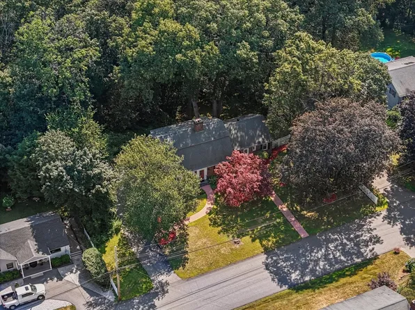 162 Starr Ave, Lowell, MA 01852