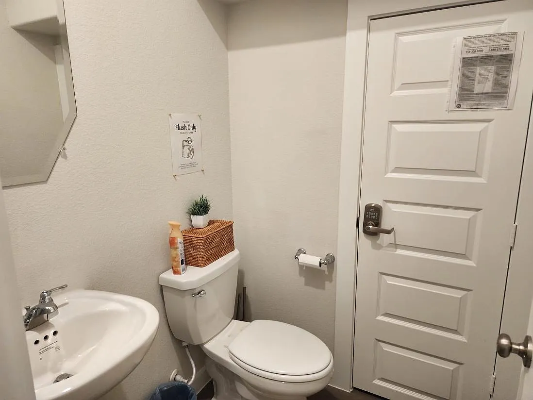 3 bed, 2.5 bath, 1703 sqft, $2,600 — Photo 4
