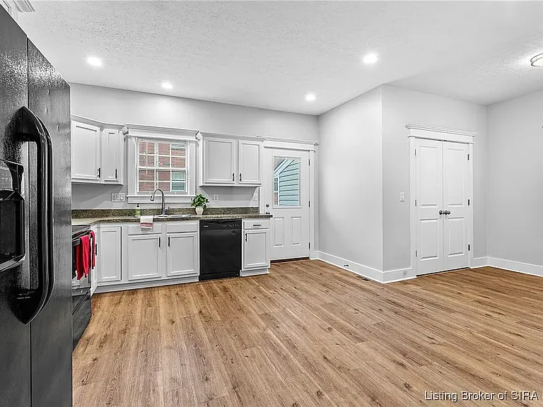 1744 Ekin Ave — Photo 7