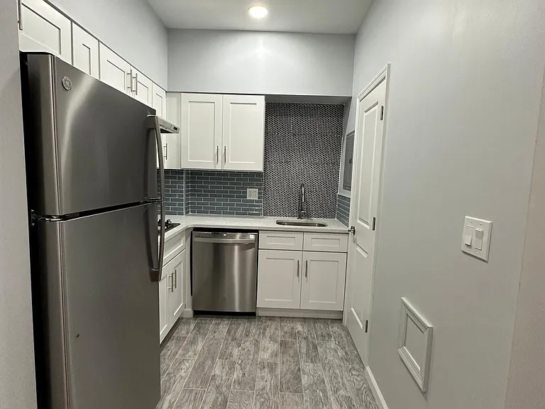 124 Lombard St #2R — Photo 6