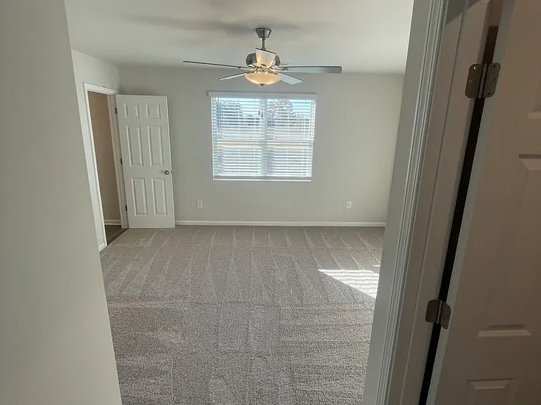 1001 Peony Ln — Photo 6