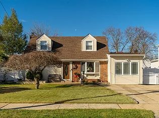 231 Crown Ave FLOOR 1, Floral Park, NY 11001