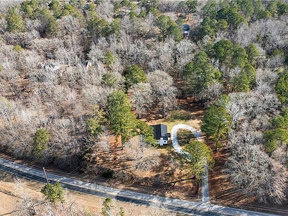 4th image of 588 Vaughn Rd