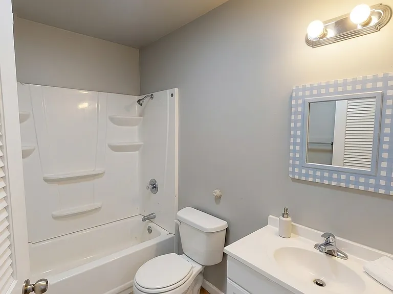 1608 River Oaks Dr — Photo 2