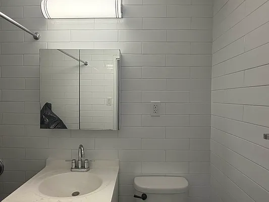 Bathroom, photo 1