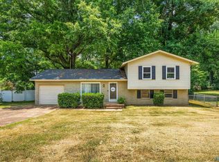 450 N Edgemont Cir NW, Huntsville, AL 35811