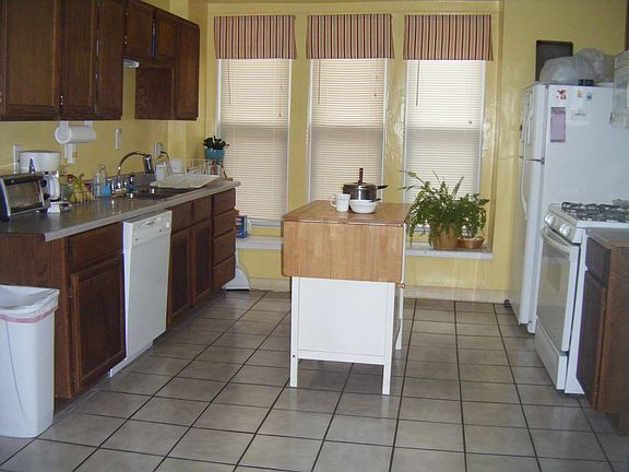 4th image of 2226 E 93rd St