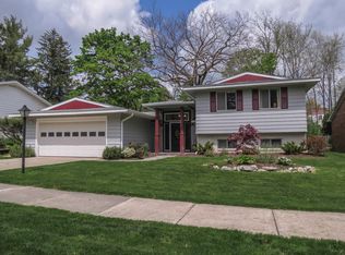 2049 Camelot Rd, Ann Arbor, MI 48104