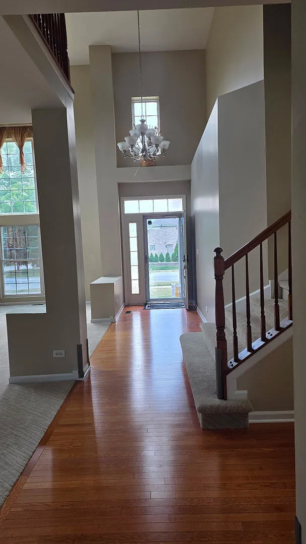 4 bed, 2.5 bath, 3190 sqft, $5,000 — Photo 2