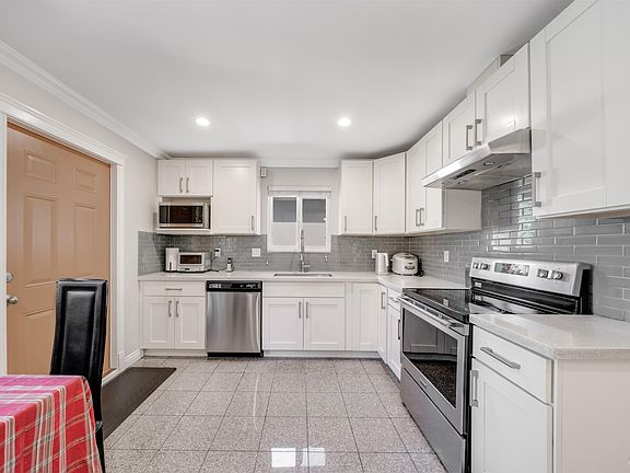 3rd image of 7531 Oak St