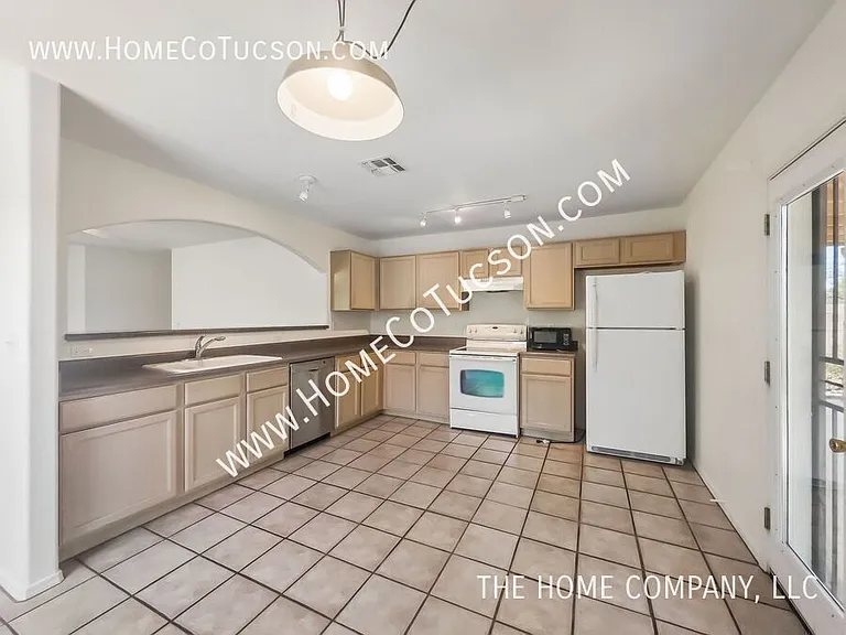 1610 E Water St — Photo 7