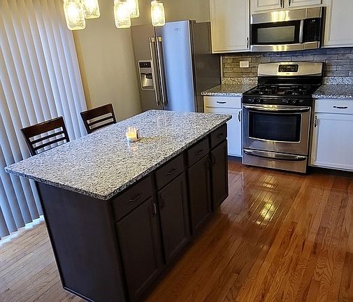 4th image of 108 E Victoria Cir #108