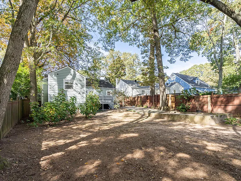 211 Sisson Ave NE — Photo 25