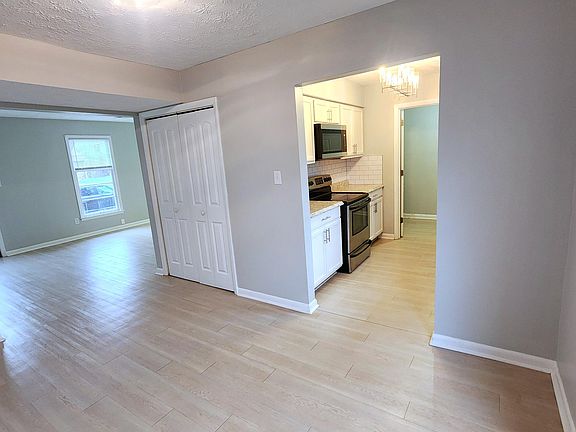 5th image of 2496 Woodhill Dr