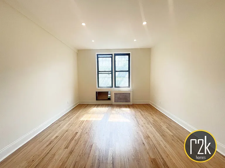 3825 Parsons Blvd #5L — Photo 16