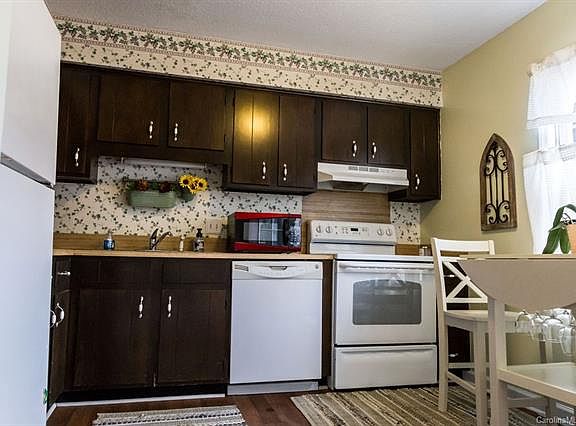 5th image of 6835 Farmingdale Dr