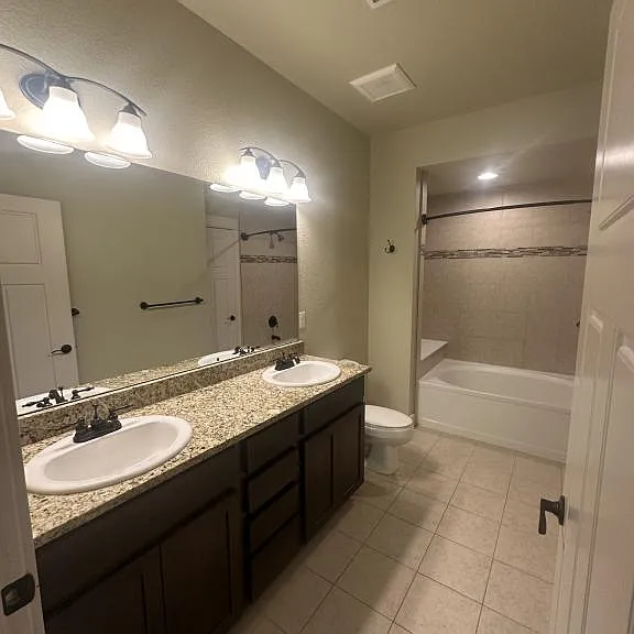 2122 Sandbur Dr — Photo 7