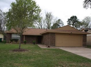 700 N Plantation Dr, Angleton, TX 77515