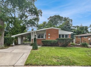 22431 Sunnyside St, Saint Clair Shores, MI 48080